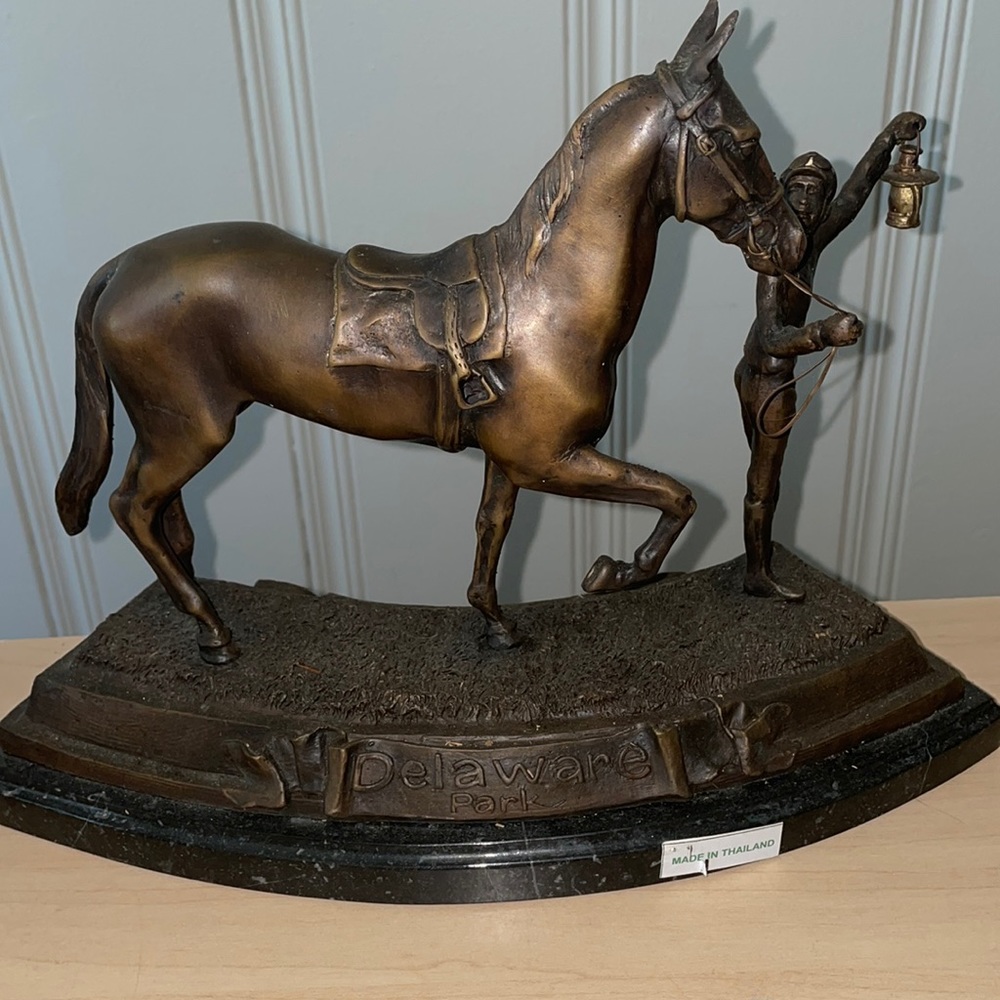 Delaware park horse statue